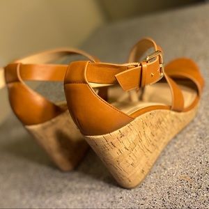 Open Toe Buckle Up Tan Wedges